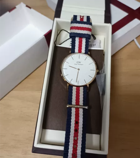 dw手表经典款 表盘无磨损 没电了 带盒子