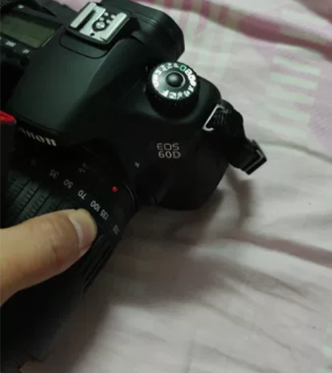 佳能60D单反相机，全程防潮箱，98新，买...