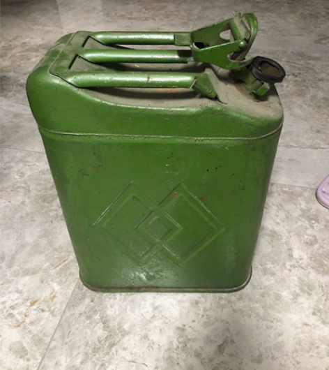 复古军用汽油桶……边三轮摩托车必备神器。自...