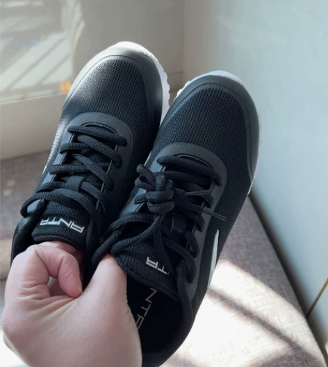 安踏，线下购买，买小了，没穿过，全新，35...