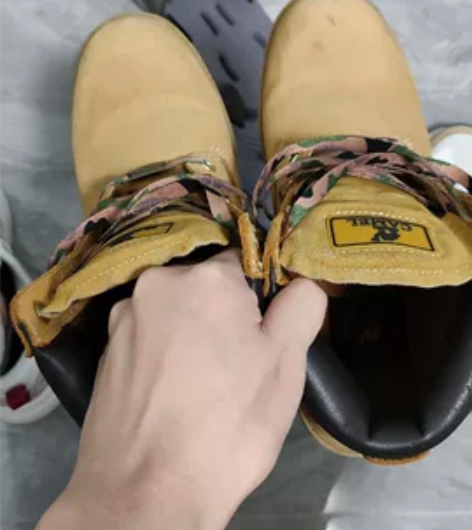 骆驼 camel大黄靴，200多买的，买小...