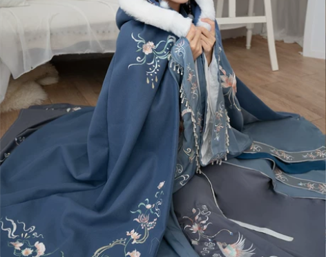 清梳原创凝香汉服斗篷女长款刺绣加绒加厚保暖...
