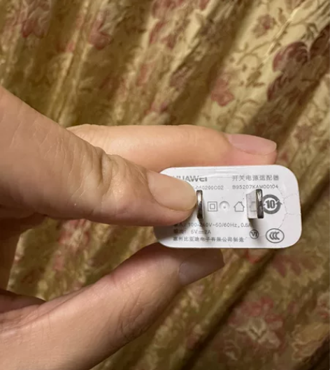 华为手机充电头一个，比亚迪生产，几乎全新。...