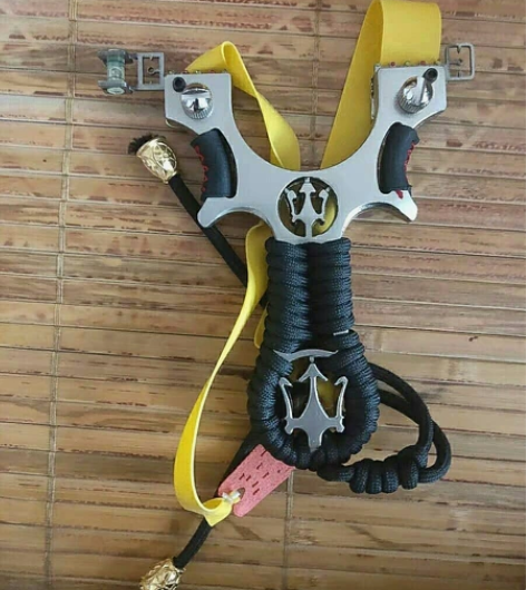 闲置一把全新扁皮筋弹弓，没空玩便宜包邮处理...