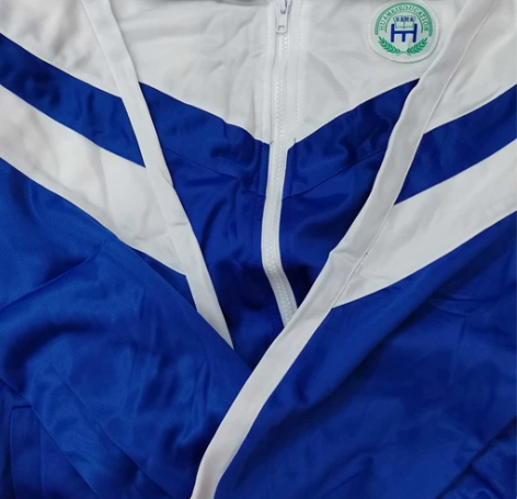 全新华美金光绒绝版滑料校服。尺码115码，...