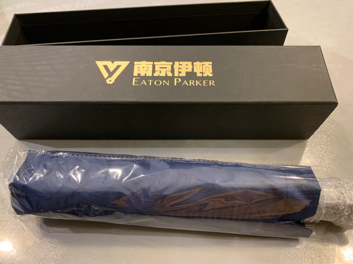 转酒店赠送的全自动雨伞一把 28元