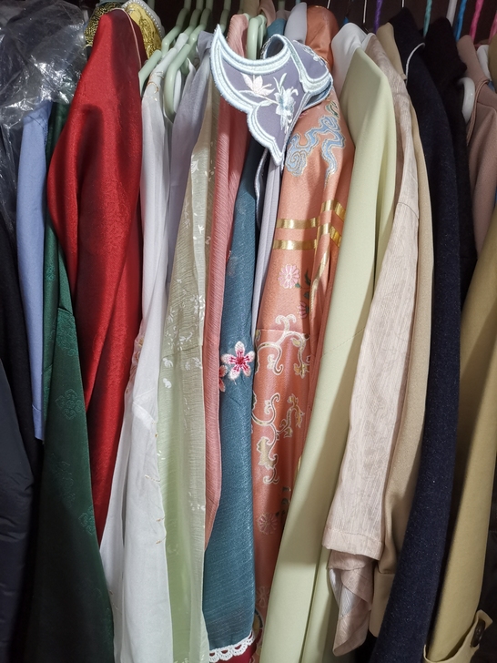 清衣柜出汉服福袋，99元2至3件。