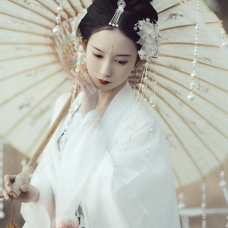 钟灵记 民族装舞台装