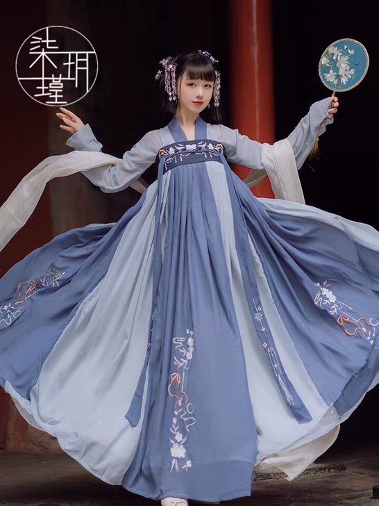 【蓝色汉服襦裙】