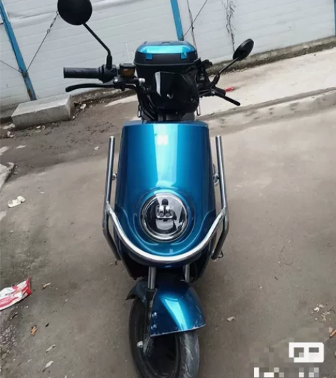 新车开了十几天2000卖掉。哈喽棒途E13...