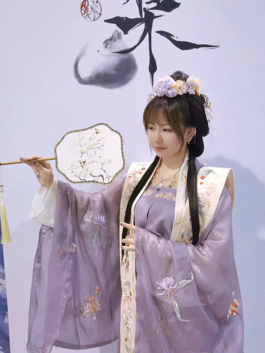 五件套。如图无差别，超级好看，仅表演穿过一次