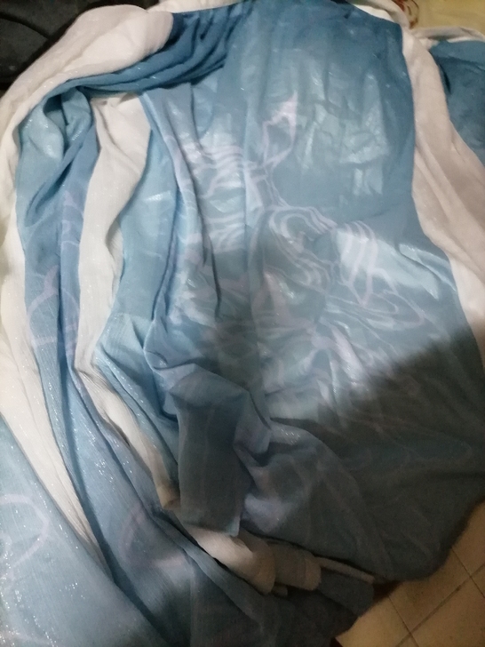 汉服 穿了三四次 然后就一直没动过 有三件...