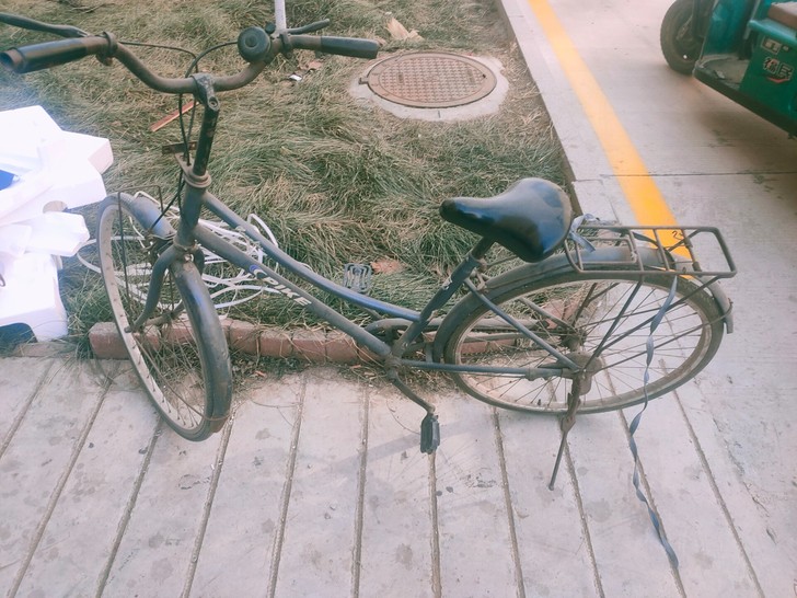 出一个自行车子正常骑行的