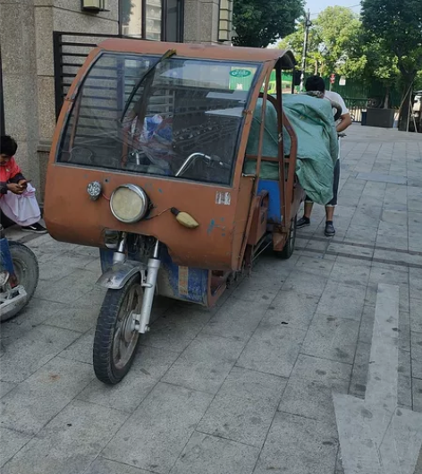 转让大功率72伏水电瓶三轮车,送备胎新充电...