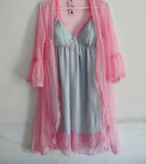 睡裙两件套，一次没穿过，不太适合性感风 感...