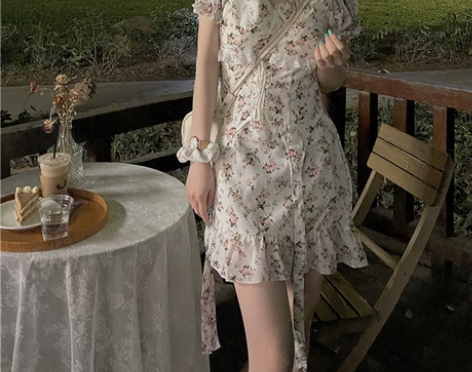 小个子v领甜辣收腰连衣裙辣妹新款夏季性感风...