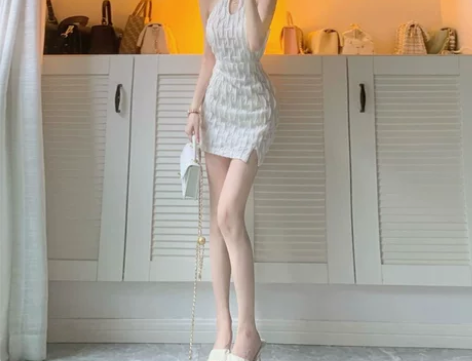 白色小个子纯欲辣妹旗袍裙紧身包臀裙子挂脖露...
