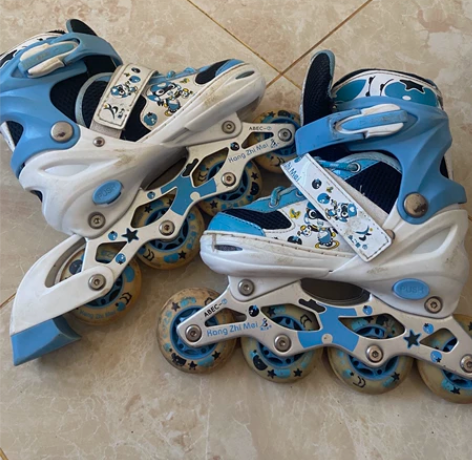 滑轮鞋 两三岁小孩可以穿 不包邮轻微使用痕...