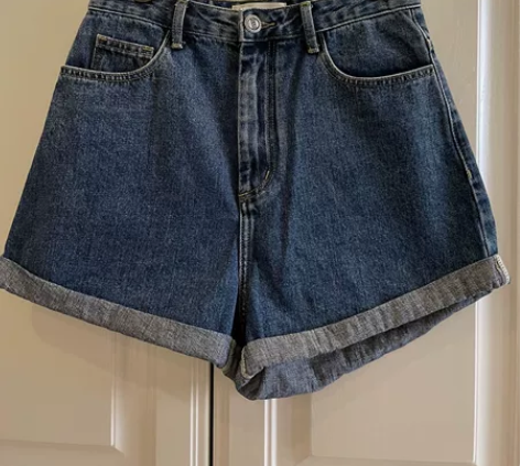 牛仔短裤 蓝色 M 感兴趣的话点“我想要”...