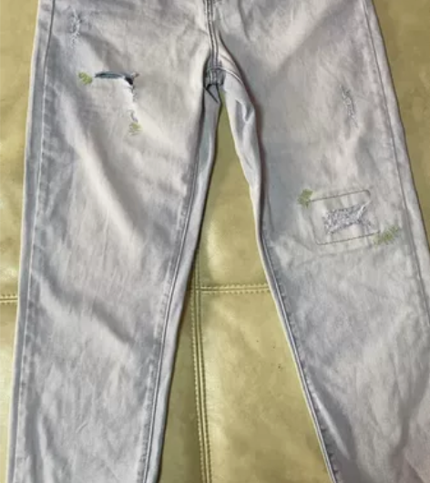 唐狮 高腰牛仔裤 专卖店购买，只试了试基本...