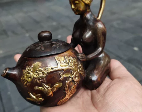 老古董铜器收藏黄铜鎏金美女茶壶酒壶包浆老道...