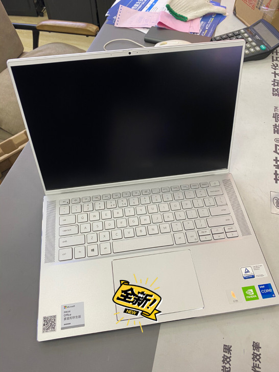 戴尔Dell灵越14-7400 高色域斩蓝...