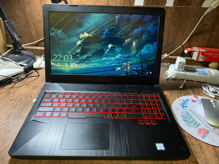 华硕飞行堡垒FX80，处理器英特尔i5-8...