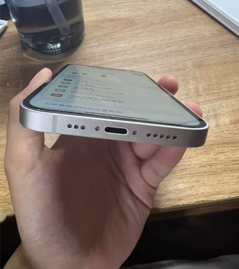 苹果12 128g 白色 换过电池，9成新...