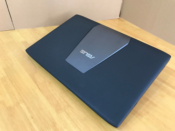 编号A356：华硕飞行堡垒游戏本，2g显卡...