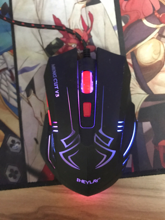 发光游戏鼠标,家里闲置下来