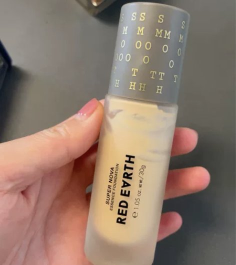 红色地球 red earth粉底液，剩下三...