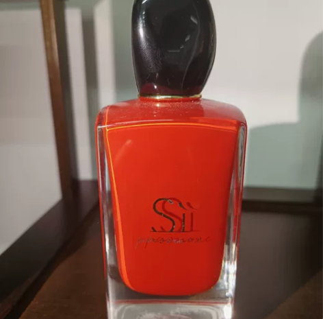闲置   阿玛尼红色Si香水低价出售给有缘...