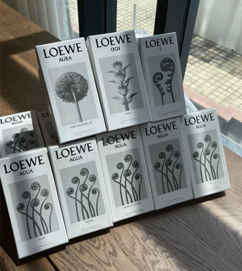 免税店出zp货LOEWE香水实拍 五彩斑斓...