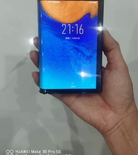 库存柔宇一代折叠手机，有两台，全套原装配件...