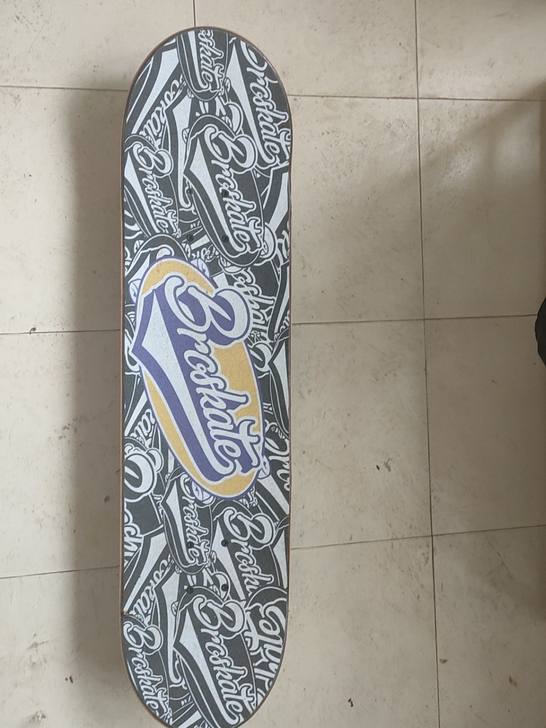 品牌型号 :DBH正品滑板