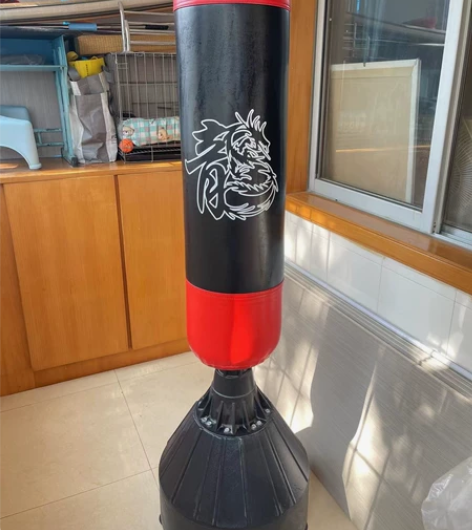 拳击立式沙袋,基本全新,没怎么用过 感兴趣...