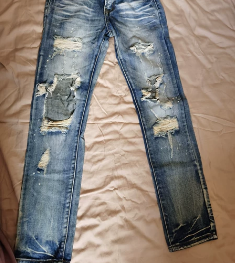个性破洞牛仔裤，男女可穿，28的，洗过两次...