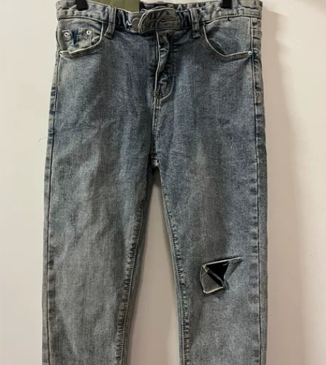 全新 出 破洞牛仔裤 L码全新L￥29.9...