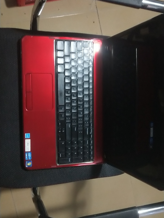 戴尔笔记本电脑 玫红色