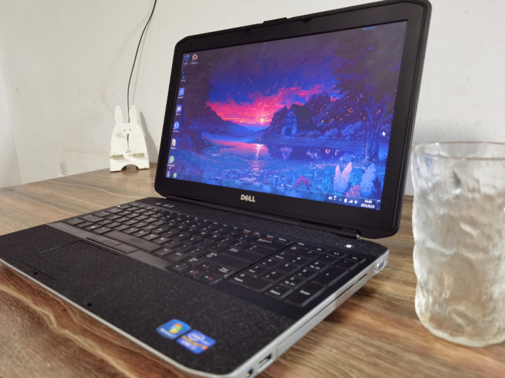 九成新自己用的戴尔笔记本