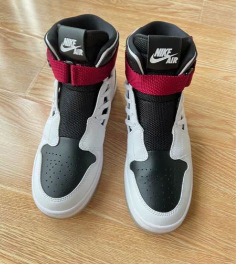 Nike高帮运动鞋,乔丹联名款,专卖店购买...