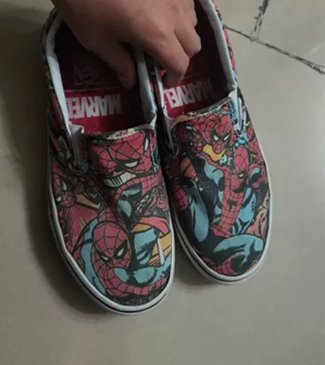 vans联名蜘蛛侠一脚蹬。 感兴趣的话点“...