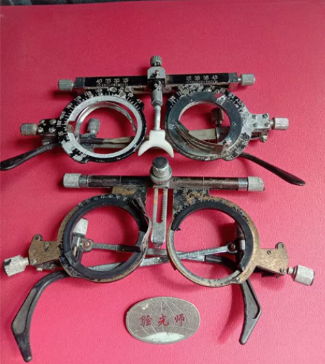 老验光镜架，还有个牌子，我也不懂管不管用，...