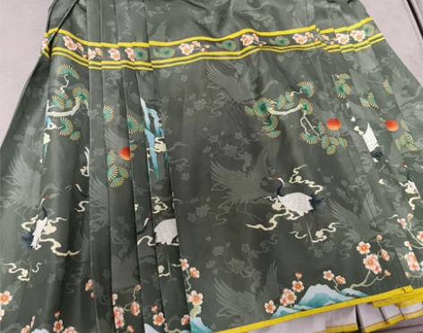 汉服马面短裙，用的料子还是不错的，深绿色和...