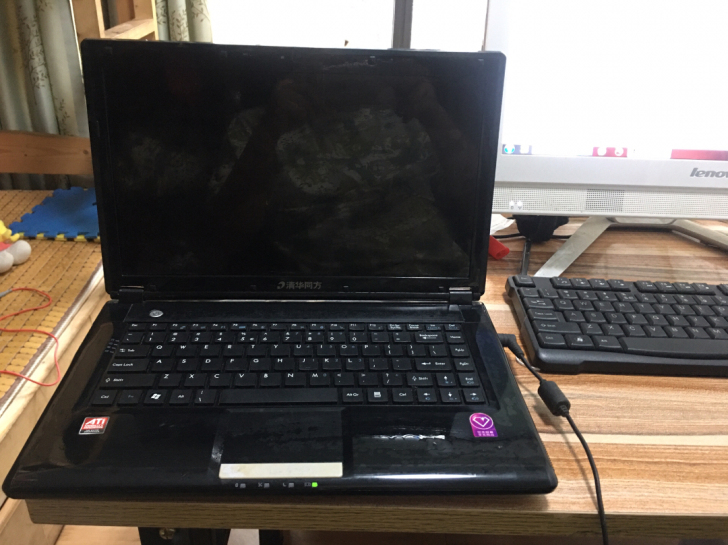 清华同方笔记本电脑一台,无拆无修,保修标签...