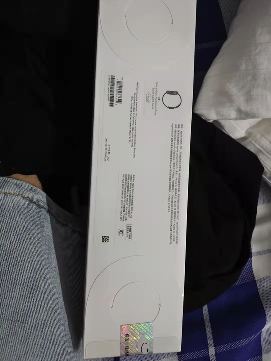 Apple watch se未开封，生日礼物