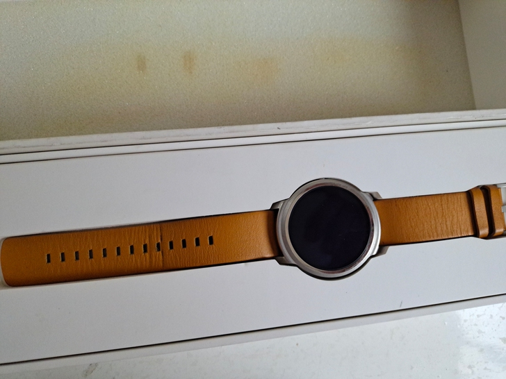 Ticwatch一代9成新 充电器都有。买...