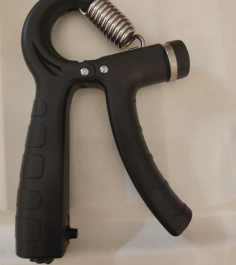 锻炼手臂的东西。也是花了80多买的。现在练...