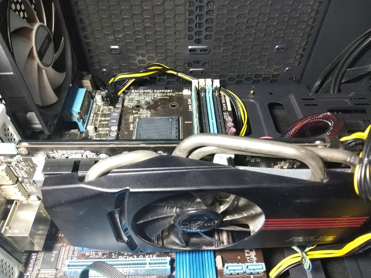 华硕hd6790显卡，成色很新自己电脑上正...