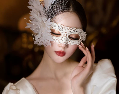 lovelyBride 面具一次没带 还在...